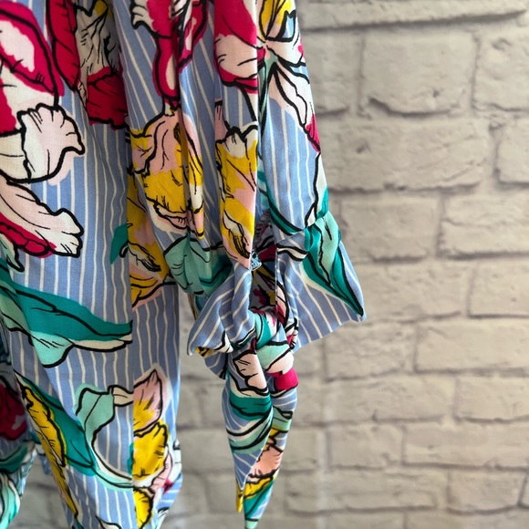 Apt. 9 Floral Striped Flowy Long Sleeve V Neck Blouse with Knotted Cuffs - Picture 8 of 10